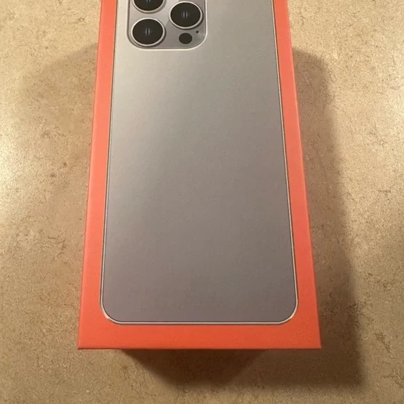 Brand new unlocked smartphone - Picture 2 of 11